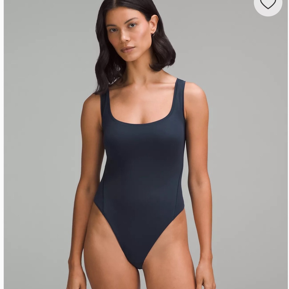 Nulu square neck sleevelesss bodysuit size M